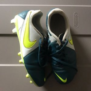 Nike Soccer Cleats Size 7.5
